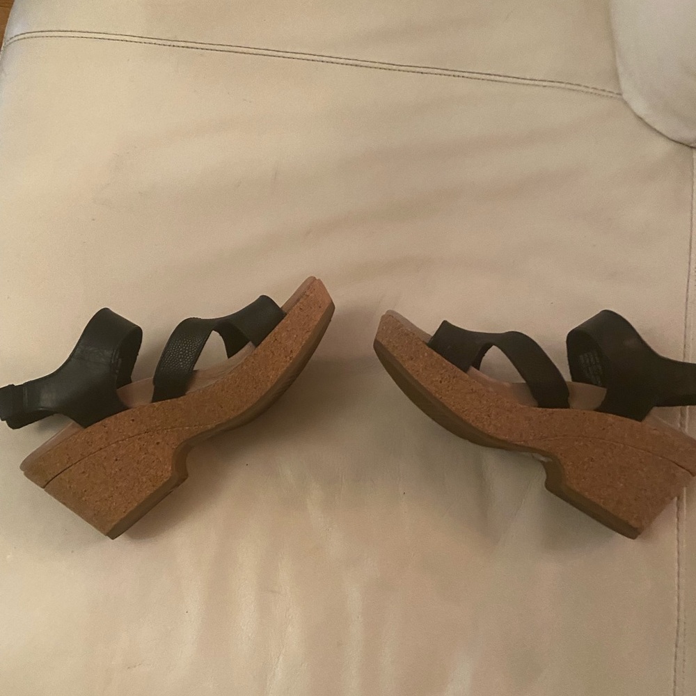 EARTH brand leather sandals